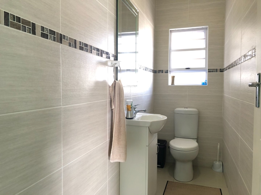 3 Bedroom Property for Sale in De Kelders Western Cape